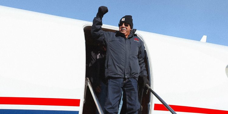 EE.UU. El preso político Leonard Peltier fue puesto libertad tras cinco décadas en prisión