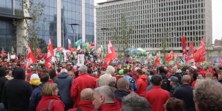 BÉLGICA. Una multitud se manifestó contra el gobierno y sus medidas neo-liberales