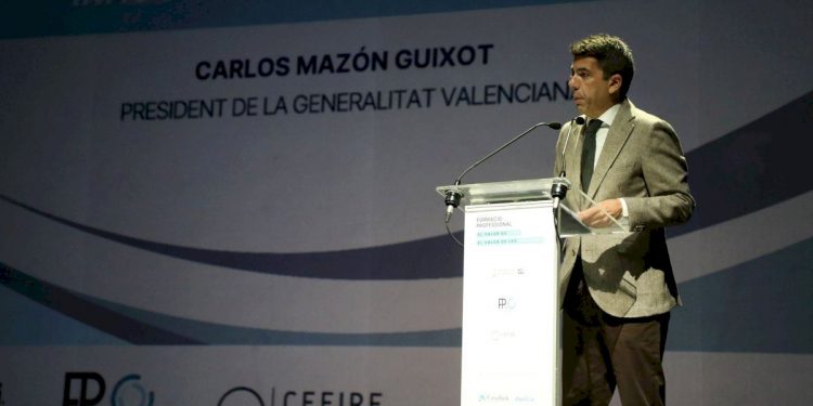 Milversiones Mazón pide a estudiantes que pidieron su dimisión que se respete al President (Video)