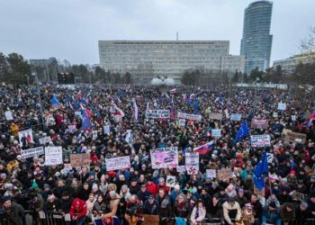 ESLOVAQUIA. La U.E y la OTAN organizan una manifestación donde los asistentes gritaron «Europa, Europa»