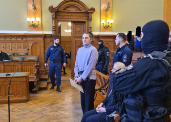 HUNGRIA. Militante antifascista ovacionada en el tribunal de Budapest donde fue juzgada