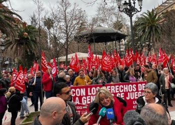 CC.OO y UGT llaman a concentraciones al son del PSOE/Sumar pero la asistencia (de liberados sindicales) fue muy escasa