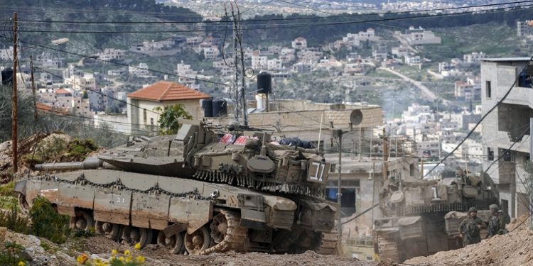 ISRAEL anuncia que se queda con el sur de Damasco (Siria) y envía tanques a Cisjordiana (Palestina)