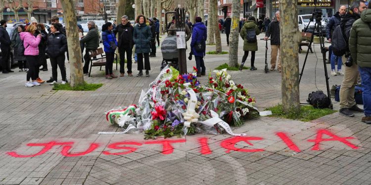 El Ayto. de Vitoria-Gasteiz ha retirado del monolito el cartel que decía “Justicia”