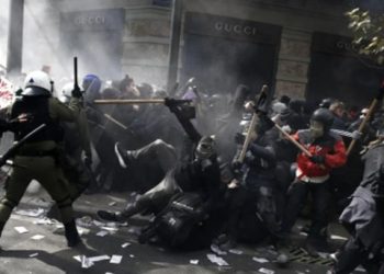 GRECIA. Los manifestantes hicieron frente a la represión policial (Video)