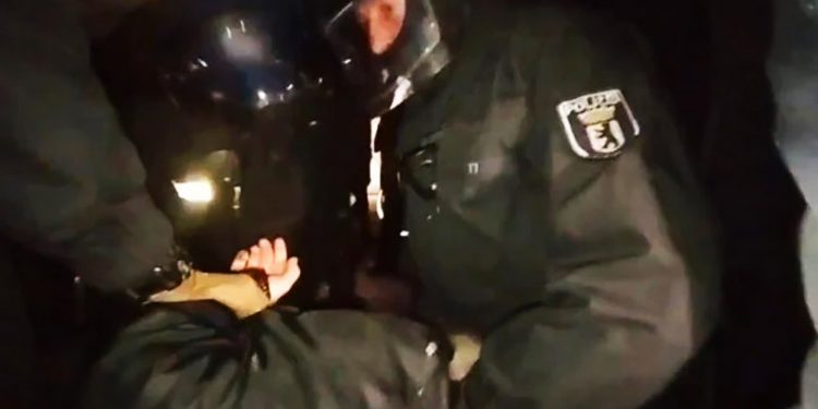 ALEMANIA. La policía reprimió brutalmente a mujeres pro palestina en una manifestación por el 8M