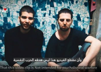 Vídeo de dos soldados israelíes cautivos en Gaza: “Hamás no nos pidió que dijéramos esto…”