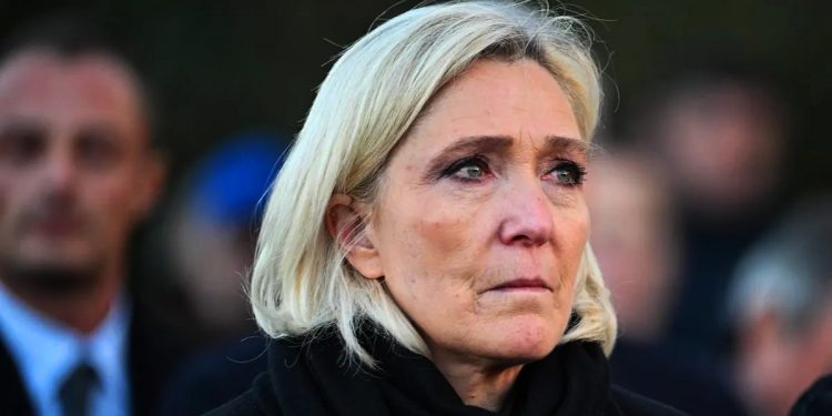 FRANCIA. Prisión, inhabilitación y multa para Le Pen por desviar (robar) fondos del Parlamento europeo