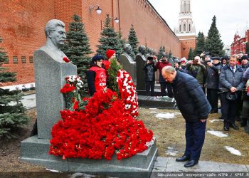 RUSIA. Los comunistas rusos recuerdan a Stalin a 72 años de su muerte física