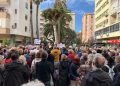 Masiva concentración obrera y popular en apoyo a Antonio Vergara y por la sanidad 100×100 pública ante los juzgados, en Cádiz