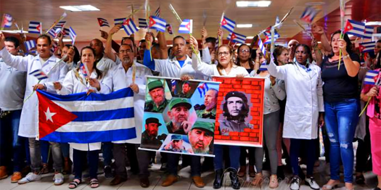 HENRIK HERNANDEZ. Médicos cubanos: Héroes de la Salud, no Esclavos