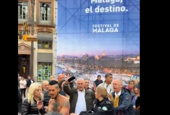 Un artista hacía un espectáculo en la calle y a la policía no le gustó (Video, viral)