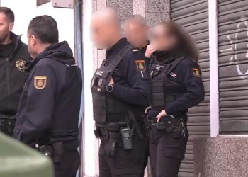La policía local de Vigo (Abel Caballero, PSOE) se une a la empresa fascista Desokupa en un desahucio