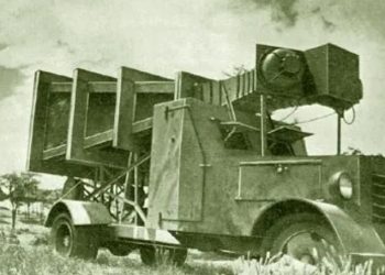 LA JARDINERA DE LAS 13 ROSAS. El altavoz del frente