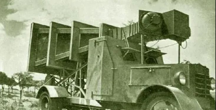 LA JARDINERA DE LAS 13 ROSAS. El altavoz del frente