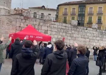 El fascismo cantando el «Cara al sol» con total impunidad en las calles