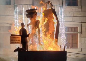 En Redondela quemaron a Franco y a un diputado del PP al grito de «lume, lume, lume» (fuego)