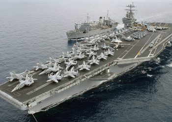 La guerrilla hutí ataca al todopoderoso portaviones de EE.UU, Harry Truman, con drones y misiles