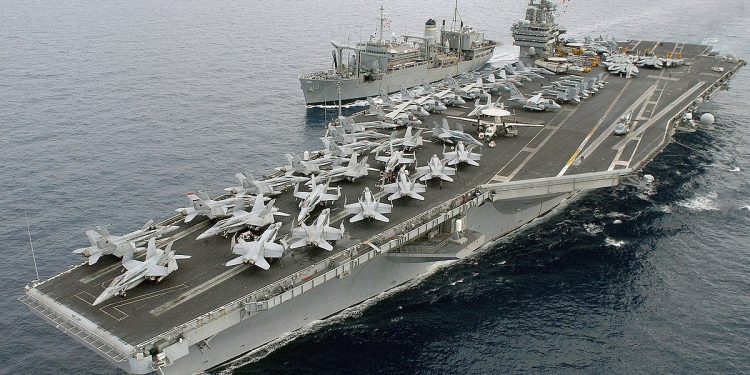 La guerrilla hutí ataca al todopoderoso portaviones de EE.UU, Harry Truman, con drones y misiles