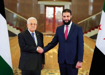 Dos enemigos del pueblo palestino se estrecharon la mano