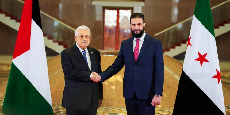 Dos enemigos del pueblo palestino se estrecharon la mano