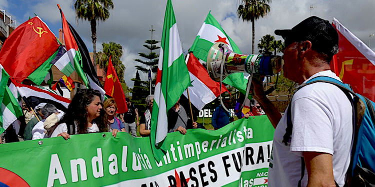 «OTAN no, Bases fuera»; una consigna necesaria que se escuchó en la Marcha a Rota