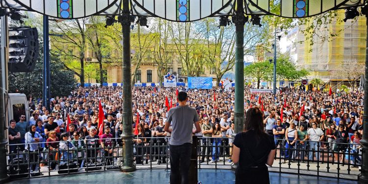 Miles de personas dicen en Donostia NO al negocio de la vivienda