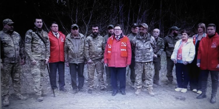 Comunistas de Kursk entregaron las tarjetas de militantes a militares que decidieron unirse al PCFR