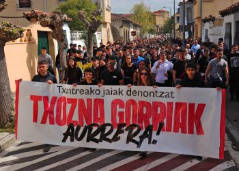 Cientos de personas se movilizaron contra la exclusión, por parte del Ayto de Iruñea, a Txozna Gorria