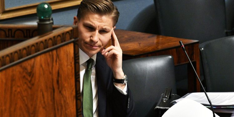 El ministro de Defensa de Finlandia en pleno delirio (vídeo)