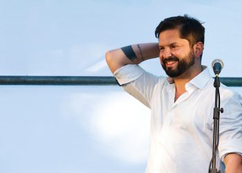 RICARDO CANDIA CARES. La corbata