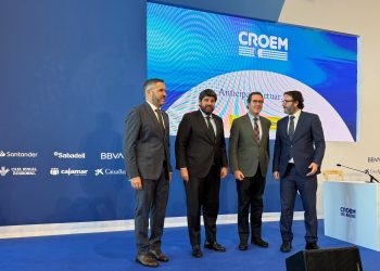 Empresarios murcianos abogan por aumentar las horas de la jornada laboral y bajar el salario mínimo