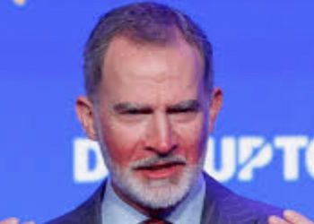 El Borbón apareció en un Foro quemado por pasar mucho tiempo Cara al Sol