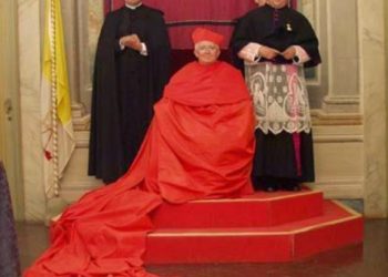 El Cardenal fascista, Antonio Cañizares, no podrá viajar a Roma a elegir Papa