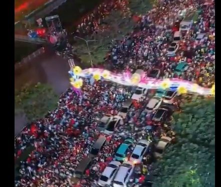 VIETNAM. Cientos de miles de personas salen a las calles a celebrar el 50 aniversario de la victoria