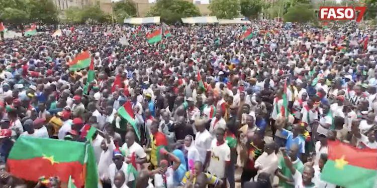 Ibrahim Traoré despierta África y organiza la esperanza, sus pueblos se está levantando, los días del colonialismo han terminado