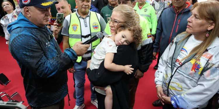 VENEZUELA. La diplomacia bolivariana logra el retorno de la niña Maikelys secuestrada por EE.UU.