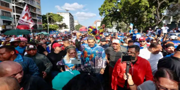 El chavismo cerró la campaña electoral con Maduro marchando entre la gente (vídeo)