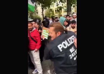 Berlín: La policía volvió a reprimir brutalmente a manifestantes pro-Palestina en el día de la Nakba (vídeo)