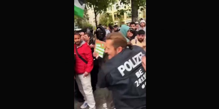 Berlín: La policía volvió a reprimir brutalmente a manifestantes pro-Palestina en el día de la Nakba (vídeo)