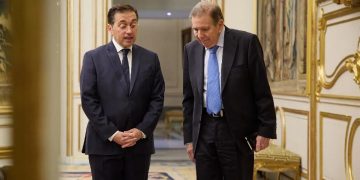 El gobierno español (PSOE+Sumar) se posiciona al recibir a un ultraderechista disfrazado de «presidente»