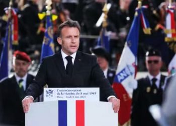 Al revisionismo histórico de Macron le contestan de manera implacable