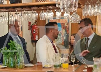 Un capitán de inteligencia antidroga de la Guardia Civil, de feria con narcos en Sevilla