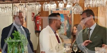 Un capitán de inteligencia antidroga de la Guardia Civil, de feria con narcos en Sevilla