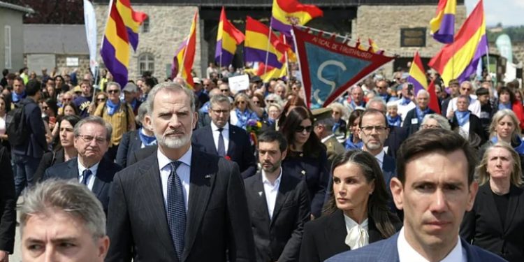 Gritos de «Viva la república» y «España mañana será republicana» en la visita de los borbones al campo de exterminio de Mauthausen