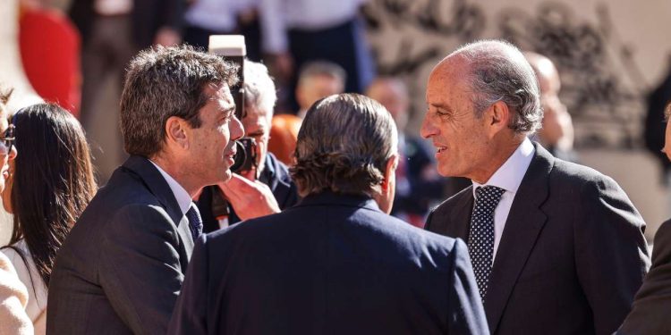 El PP amortiza a Mazón: le dejará acabar la legislatura para que pueda cobrar un sueldazo y lo sustituya por Camps