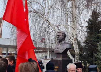 La ciudad rusa de Volgogrado erige un monumento a Stalin y pone su nombre al aeropuerto internacional