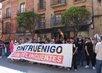 Vox y la secta «Frente Obrero» compartieron pancarta