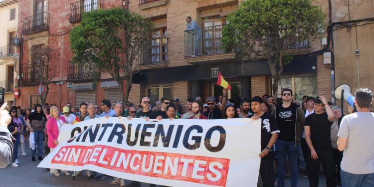 Vox y la secta «Frente Obrero» compartieron pancarta