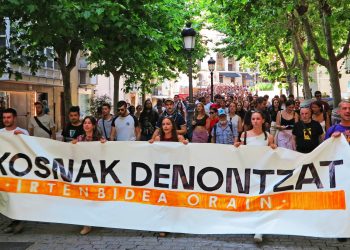 Nutrida manifestación en Gasteiz contra el veto político en las txosnas al Movimiento Socialista
